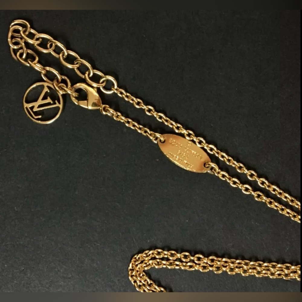 Louis Vuitton Gold ‘V’ Necklace - Picture 5 of 7